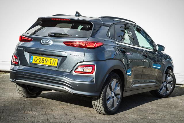 Hyundai Kona EV Premium 64 kWh Leer/ Stuur-stoelverwarming/ Carplay/ Camera/ Navigatie/ Full led