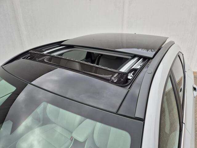 Hyundai Kona 1.6 GDI HEV Premium Sky Automaat / Glazen schuif- en kanteldak / Apple Carplay Android Auto / Stuur-, en Stoelverwarming / Stoelventilatie voor / Bose Premium Audio / Adaptief cruise control / Elektrische achterklep /
