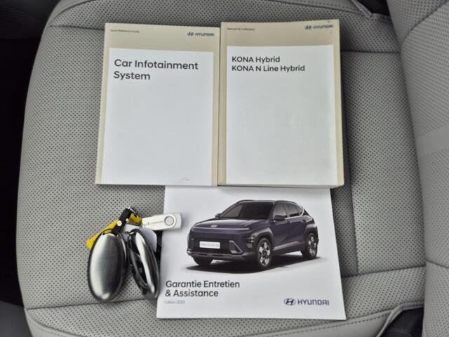 Hyundai Kona 1.6 GDI HEV Premium Sky Automaat / Glazen schuif- en kanteldak / Apple Carplay Android Auto / Stuur-, en Stoelverwarming / Stoelventilatie voor / Bose Premium Audio / Adaptief cruise control / Elektrische achterklep /