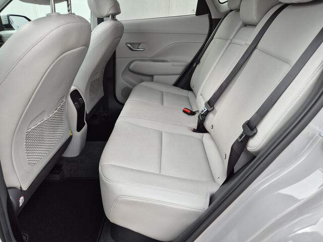 Hyundai Kona 1.6 GDI HEV Premium Sky Automaat / Glazen schuif- en kanteldak / Apple Carplay Android Auto / Stuur-, en Stoelverwarming / Stoelventilatie voor / Bose Premium Audio / Adaptief cruise control / Elektrische achterklep /