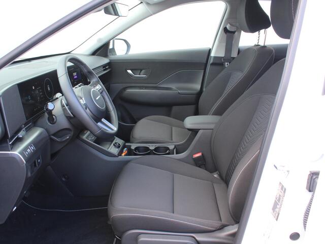 Hyundai Kona Electric Comfort 65.4 kWh / Warmtepomp / Lichtmetalen Velgen 19" / Cruise Control Adaptief / Navigatie + Apple Carplay/Android Auto / Achteruitrijcamera /