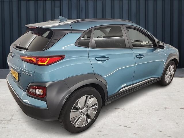 Hyundai Kona EV Fashion 64 kWh (204 PK) 2e-Eig, & Keurig-Onderh. BOVAG-Garantie. NL-Auto. Warmtepomp, Navigatie/Apple-Carplay/Android-Auto, Adaptive-Cruisecontrol, Keynes-Entry/Start, Achteruitrijcamera, Head-Up, Panoramadak, Parkeersensoren, Premium-Audio, DAB, Licht