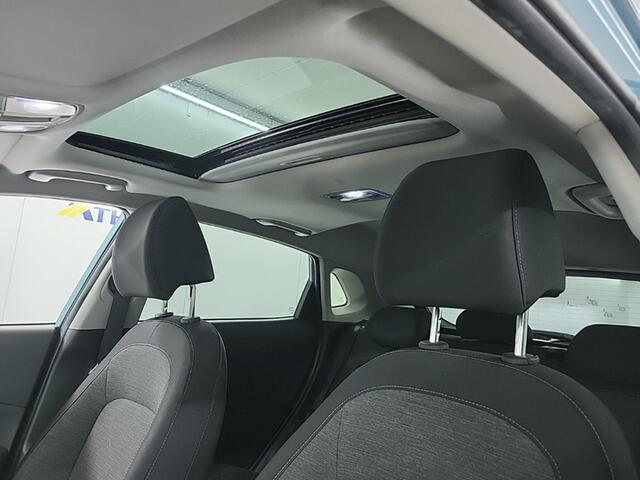 Hyundai Kona EV Fashion 64 kWh (204 PK) 2e-Eig, & Keurig-Onderh. BOVAG-Garantie. NL-Auto. Warmtepomp, Navigatie/Apple-Carplay/Android-Auto, Adaptive-Cruisecontrol, Keynes-Entry/Start, Achteruitrijcamera, Head-Up, Panoramadak, Parkeersensoren, Premium-Audio, DAB, Licht
