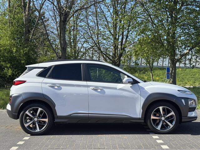 Hyundai Kona 1.0T 120PK Premium | Lederen bekleding | Trekhaak | Camera | Apple carplay & Android auto | Allseason banden | Head-up display | 18'' inch lmv |