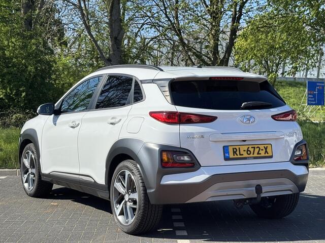 Hyundai Kona 1.0T 120PK Premium | Lederen bekleding | Trekhaak | Camera | Apple carplay & Android auto | Allseason banden | Head-up display | 18'' inch lmv |