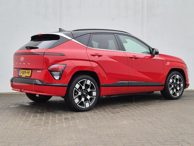 Hyundai Kona Electric Premium TT 65.4 kWh Automaat / Two Tone / Accu SoH 100% / HUD / CCS snelladen / Stuur- en Stoelverwarming / Stoelventilatie voor / Warmtepomp / Rondomzicht camera / Adaptief cruise control / Drie fase laden /