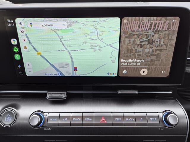 Hyundai Kona Electric Premium TT 65.4 kWh Automaat / Two Tone / Accu SoH 100% / HUD / CCS snelladen / Stuur- en Stoelverwarming / Stoelventilatie voor / Warmtepomp / Rondomzicht camera / Adaptief cruise control / Drie fase laden /