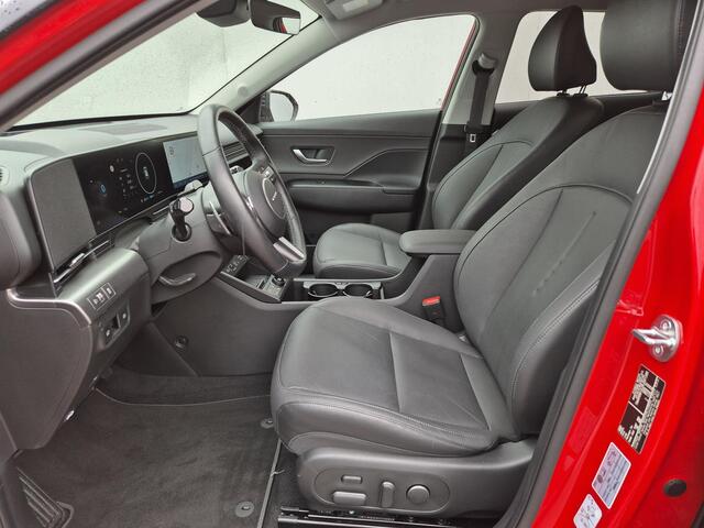 Hyundai Kona Electric Premium TT 65.4 kWh Automaat / Two Tone / Accu SoH 100% / HUD / CCS snelladen / Stuur- en Stoelverwarming / Stoelventilatie voor / Warmtepomp / Rondomzicht camera / Adaptief cruise control / Drie fase laden /