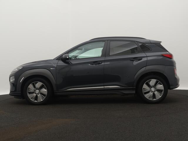 Hyundai Kona EV Premium 64 kWh 100% EV. / Schuifdak / Navigatie / Pdc+Camera / Xenon / Leder / stoelverwarming / Cruise-ctr. / Carplay / Apk sep-2025