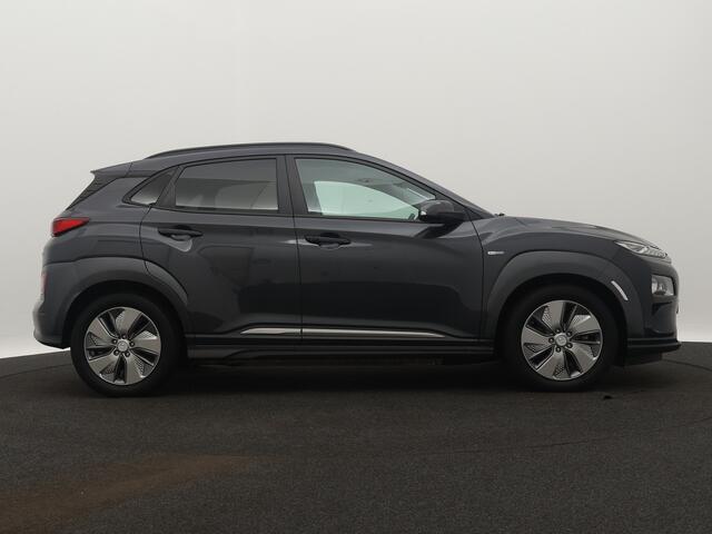 Hyundai Kona EV Premium 64 kWh 100% EV. / Schuifdak / Navigatie / Pdc+Camera / Xenon / Leder / stoelverwarming / Cruise-ctr. / Carplay / Apk sep-2025