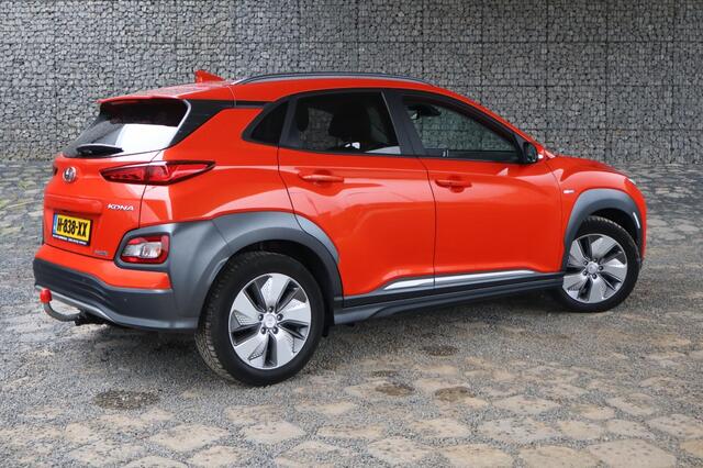 Hyundai Kona EV Premium 64 kWh | Trekhaak | Stoelverwarming | Camera