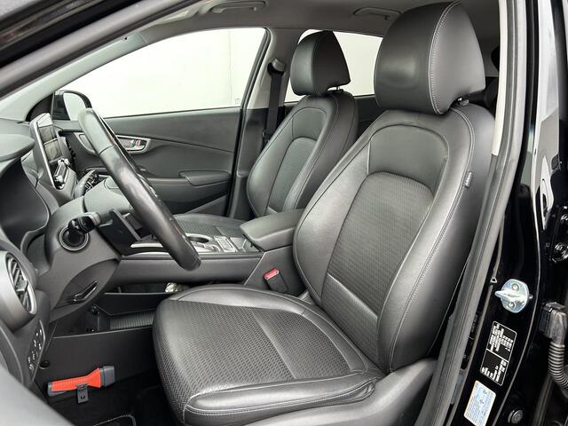 Hyundai Kona EV Premium 64 kWh / Stoel/Stuurverwarming / Stoelventilatie / 3 fase laden / Keyless / Head Up display / Elektrische stoelverstelling / Lederen bekleding /