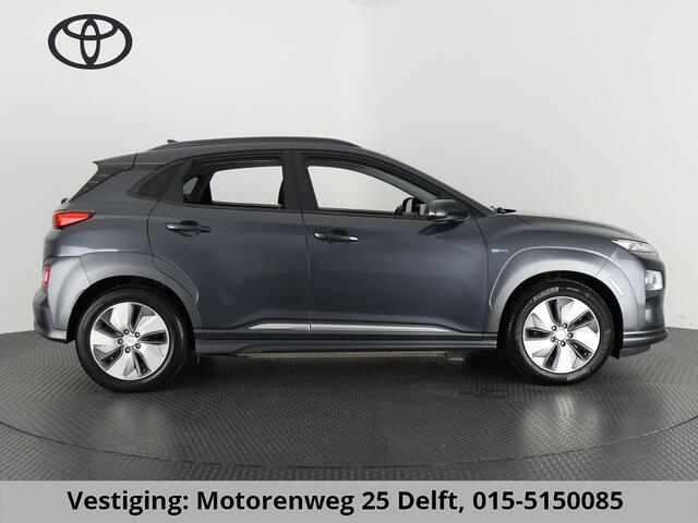 Hyundai Kona EV PREMIUM 204 PK ACCU=100% BERIJK TOT 508 KM !!! Hyundai Kona EV PREMIUM 204 PK PANORAMADAK ACCU=100% 64Kwh. LEER. NAVI. KEYLESS. FULL OPTION. TOT 5 JAAR GARANTIE*