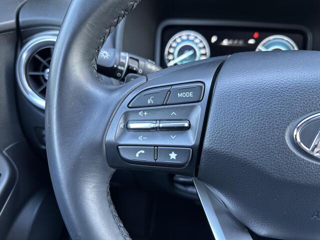 Hyundai Kona EV Fashion 64 kWh / Navigatie / Apple Carplay & Android Auto / Automatische Airco / Afneembare Trekhaak / Adaptive Cruise Control /