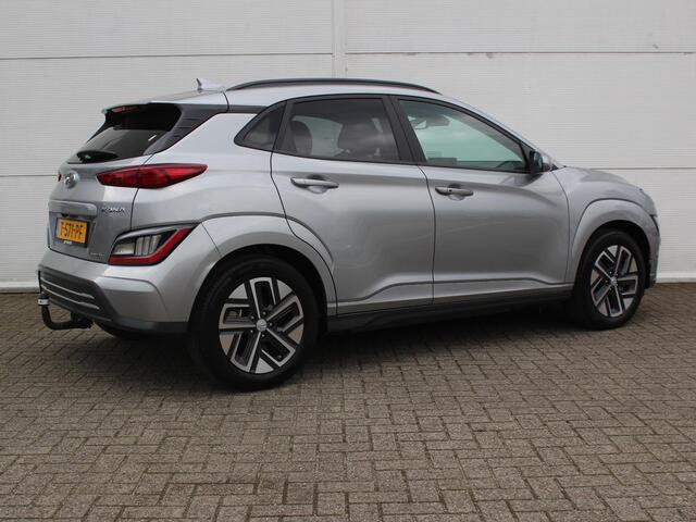 Hyundai Kona EV Fashion 39 kWh / Navigatie + Apple Carplay/Android Auto / Warmtepomp / Cruise Control Adaptief / Climate Control / Achteruitrijcamera /