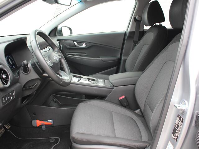 Hyundai Kona EV Fashion 39 kWh / Navigatie + Apple Carplay/Android Auto / Warmtepomp / Cruise Control Adaptief / Climate Control / Achteruitrijcamera /