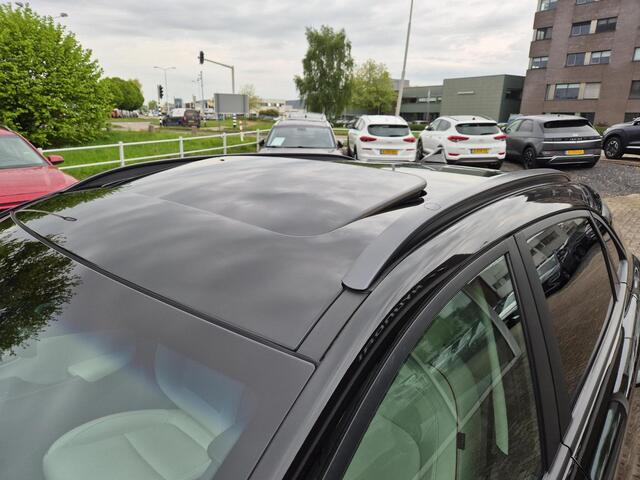 Hyundai Kona 1.6 GDI HEV Premium | Apple Carplay | Schuif / kanteldak | Achteruitrijcamera | Lederen Bekleding | 18'inch Lichtmetalen Velgen |
