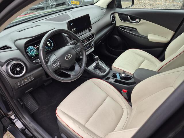 Hyundai Kona 1.6 GDI HEV Premium | Apple Carplay | Schuif / kanteldak | Achteruitrijcamera | Lederen Bekleding | 18'inch Lichtmetalen Velgen |