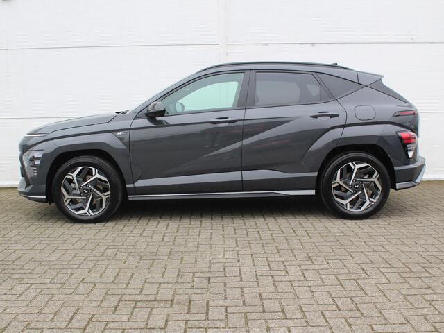 Hyundai Kona 1.6 GDI HEV N Line Sky / Elektrisch Schuif-/Kanteldak / Navigatie + Apple Carplay/Android Auto / Stoelverwarming & Ventilatie / Cruise Control Adaptief / Bose /