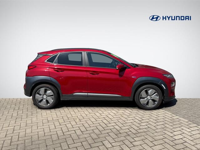 Hyundai Kona EV Premium 64 kWh | Leder | Head-Up Display | Stuur- + Stoelverwarming | Apple Carplay/Android Auto | Premium Audio | Rijklaarprijs!