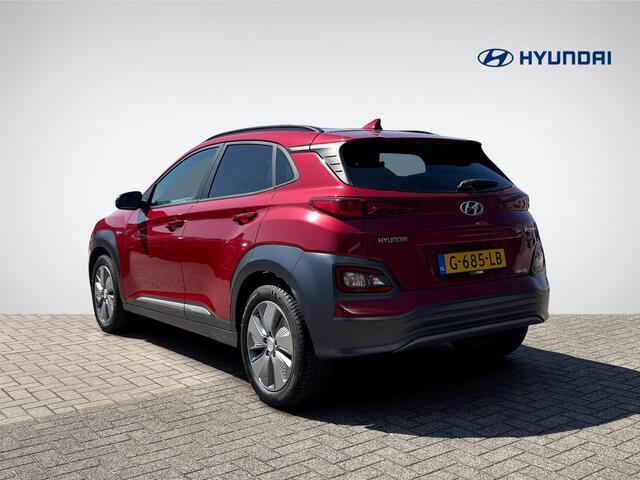 Hyundai Kona EV Premium 64 kWh | Leder | Head-Up Display | Stuur- + Stoelverwarming | Apple Carplay/Android Auto | Premium Audio | Rijklaarprijs!