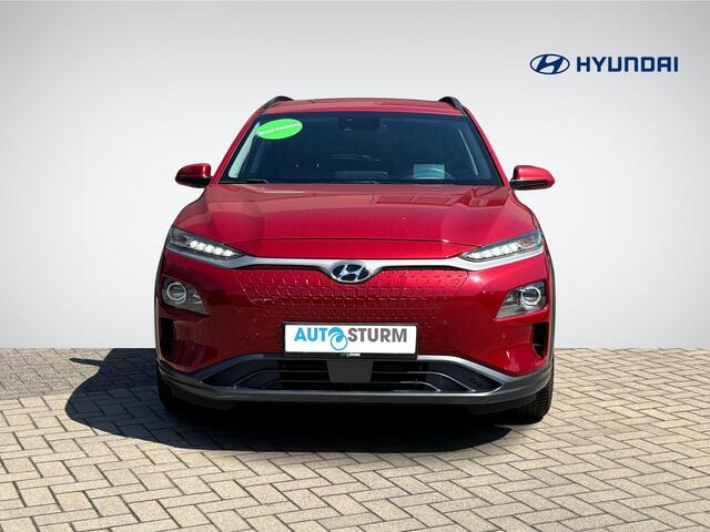 Hyundai Kona EV Premium 64 kWh | Head-Up Display | Navigatie | Camera | Leder | Adapt. Cruise Control | Stuur- + Stoelverwarming | Rijklaarprijs!