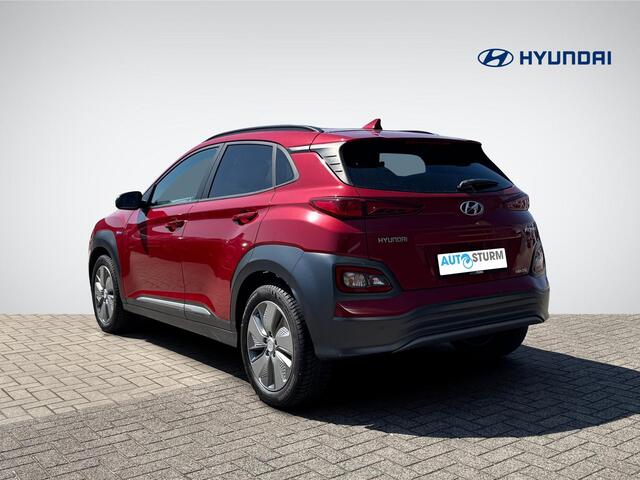 Hyundai Kona EV Premium 64 kWh | Head-Up Display | Navigatie | Camera | Leder | Adapt. Cruise Control | Stuur- + Stoelverwarming | Rijklaarprijs!
