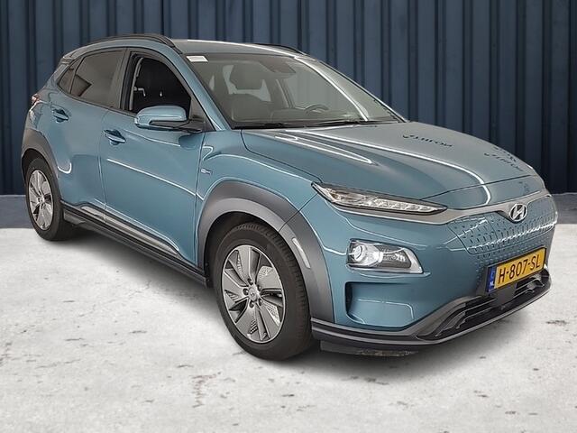 Hyundai Kona EV Premium 64 kWh (204 PK) 1e-Eig. & Keurig-Onderh. BOVAG-Garantie. NL-Auto. Warmtepomp, Half-Leer, Navigatie/Apple-Carplay/Android-Auto, Adaptive-Cruisecontrol, Keyless-Entry/Start, Parkeersensoren-V+A, Achteruitrijcamera, Head-Up, DAB, Gevent/Verw-Voors