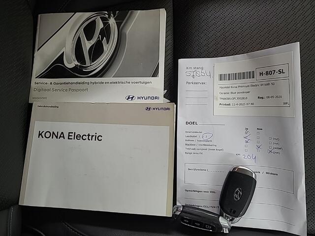 Hyundai Kona EV Premium 64 kWh (204 PK) 1e-Eig. & Keurig-Onderh. BOVAG-Garantie. NL-Auto. Warmtepomp, Half-Leer, Navigatie/Apple-Carplay/Android-Auto, Adaptive-Cruisecontrol, Keyless-Entry/Start, Parkeersensoren-V+A, Achteruitrijcamera, Head-Up, DAB, Gevent/Verw-Voors