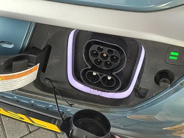 Hyundai Kona EV Premium 64 kWh (204 PK) 1e-Eig. & Keurig-Onderh. BOVAG-Garantie. NL-Auto. Warmtepomp, Half-Leer, Navigatie/Apple-Carplay/Android-Auto, Adaptive-Cruisecontrol, Keyless-Entry/Start, Parkeersensoren-V+A, Achteruitrijcamera, Head-Up, DAB, Gevent/Verw-Voors