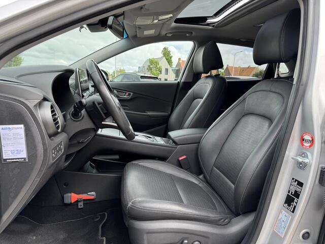 Hyundai Kona EV Premium 64 kWh 3-Fase Lader | Schuif-/Kanteldak | Navigatie | Stoelventilatie + -verwarming | Head-Up Display | Leder | Adapt. Cruise Control | Rijklaarprijs!