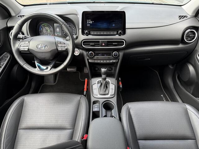 Hyundai Kona 1.6 GDI HEV Premium / Elektrische Stoelen / Blindspot / Head-Up Display / Stoel Verwarming+Verkoeling / Achteruitrijcamera /