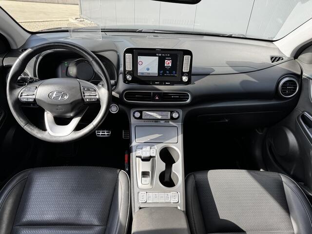 Hyundai Kona EV Premium 64 kWh / Navigatie / Head Up Display / Climate Control / Cruise Control Adaptief / Stoelverwarming/verkoeling / Apple Carplay/Android Auto /