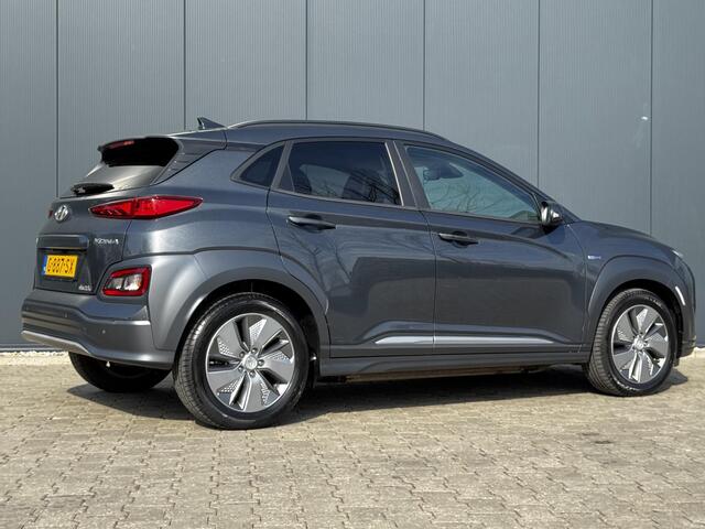 Hyundai Kona EV Premium 64 kWh / Navigatie / Head Up Display / Climate Control / Cruise Control Adaptief / Stoelverwarming/verkoeling / Apple Carplay/Android Auto /