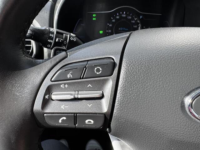Hyundai Kona EV Premium 64 kWh / Navigatie / Head Up Display / Climate Control / Cruise Control Adaptief / Stoelverwarming/verkoeling / Apple Carplay/Android Auto /