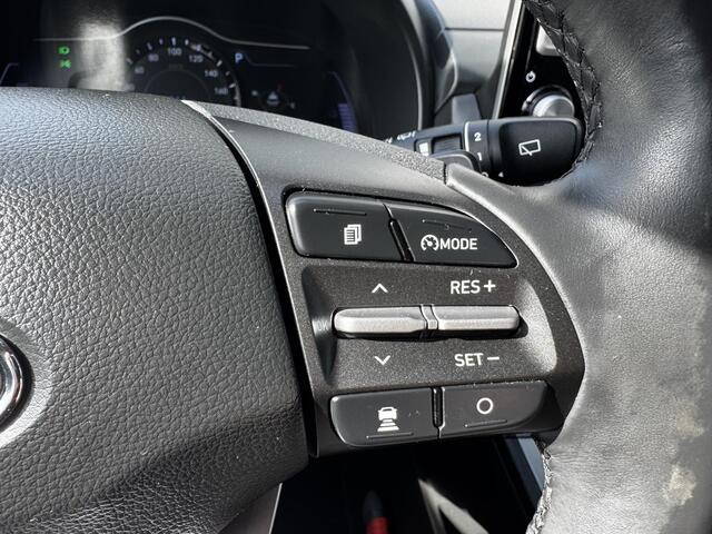 Hyundai Kona EV Premium 64 kWh / Navigatie / Head Up Display / Climate Control / Cruise Control Adaptief / Stoelverwarming/verkoeling / Apple Carplay/Android Auto /