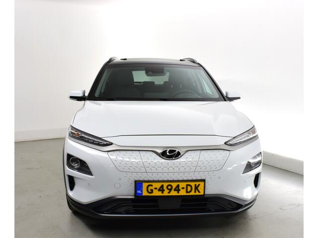 Hyundai Kona EV Premium 64 kWh LEDER-SCHUIFDAK-1e EIG Headup,Carplay,premium audio draadloze telefoonlader, ESP, privacy glas, HUD, hil hold, keyless entr ,stoel vent, stuur verwarmd