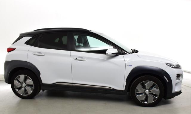 Hyundai Kona EV Premium 64 kWh LEDER-SCHUIFDAK-1e EIG Headup,Carplay,premium audio draadloze telefoonlader, ESP, privacy glas, HUD, hil hold, keyless entr ,stoel vent, stuur verwarmd