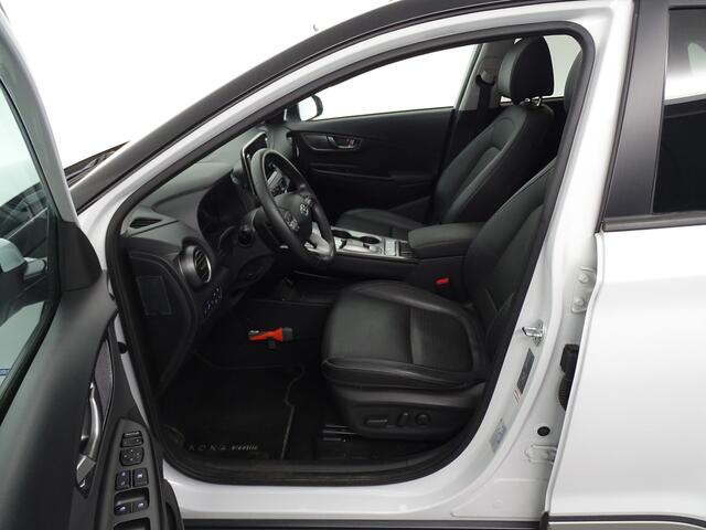 Hyundai Kona EV Premium 64 kWh LEDER-SCHUIFDAK-1e EIG Headup,Carplay,premium audio draadloze telefoonlader, ESP, privacy glas, HUD, hil hold, keyless entr ,stoel vent, stuur verwarmd