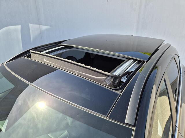 Hyundai Kona 1.6 GDI HEV Premium Sky Automaat / Glazen schuif- en kanteldak / Stuur- en Stoelverwarming / Rondomzicht camera / Elektrisch verstelbare voorstoelen Stoelventilatie voor / Bose Audio Systeem / Apple Carplay Android Auto /