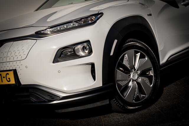 Hyundai Kona EV Premium 64 kWh | Adapt. Cruise | Leder | Head-Up | Elektr. Stoelen | Camera