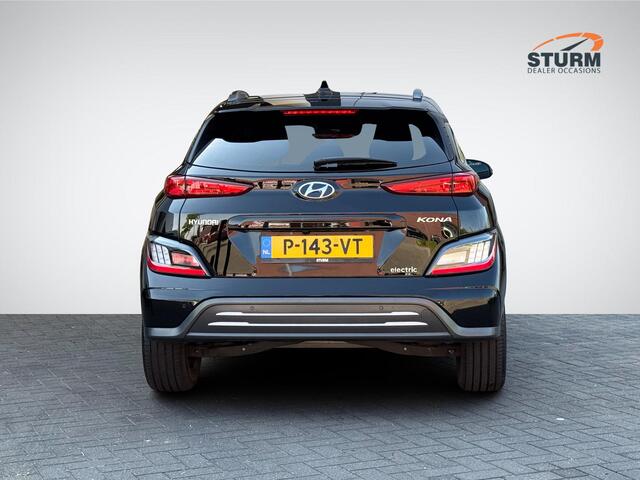 Hyundai Kona EV Fashion 64 kWh | Navigatie | Camera | Head-Up Display | Premium Audio | Adapt. Cruise Control | Dodehoek | Apple Carplay/Android Auto | Rijklaarprijs!