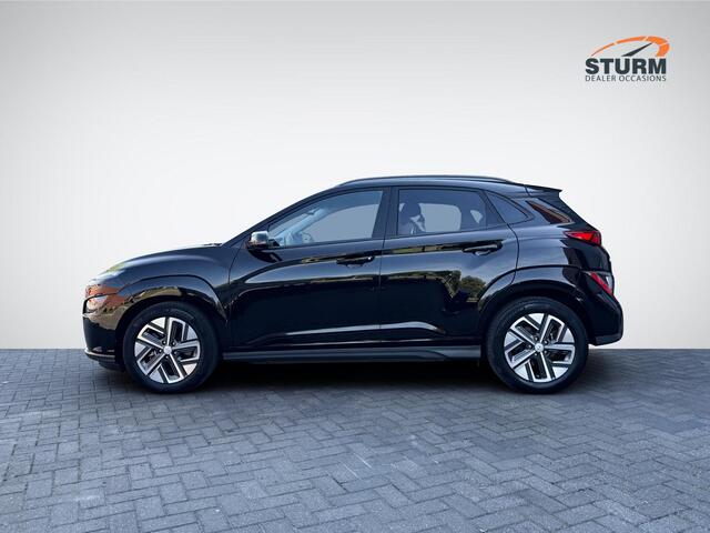 Hyundai Kona EV Fashion 64 kWh | Navigatie | Camera | Head-Up Display | Premium Audio | Adapt. Cruise Control | Dodehoek | Apple Carplay/Android Auto | Rijklaarprijs!