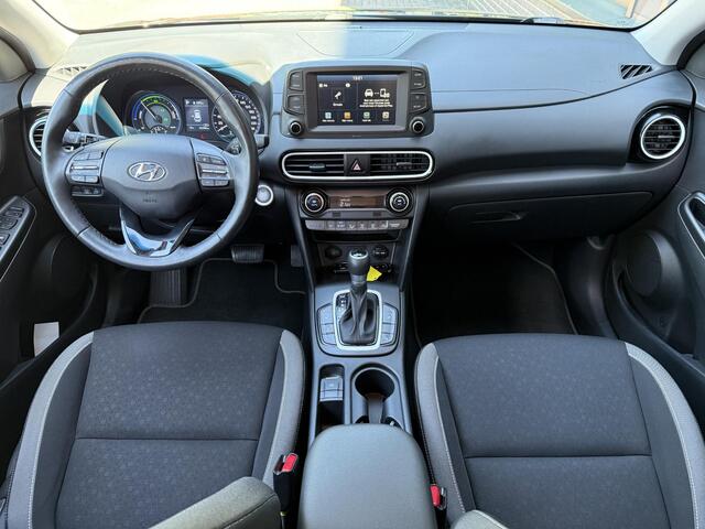 Hyundai Kona 1.6 GDI HEV Fashion / Eerste Eigenaar / Dealeronderhouden / Trekhaak / 1300KG Trekgewicht / Navigatie Via Apple carplay of Android auto / Stoel+Stuur Verwarming / Achteruitrij Camera / Blindspot /