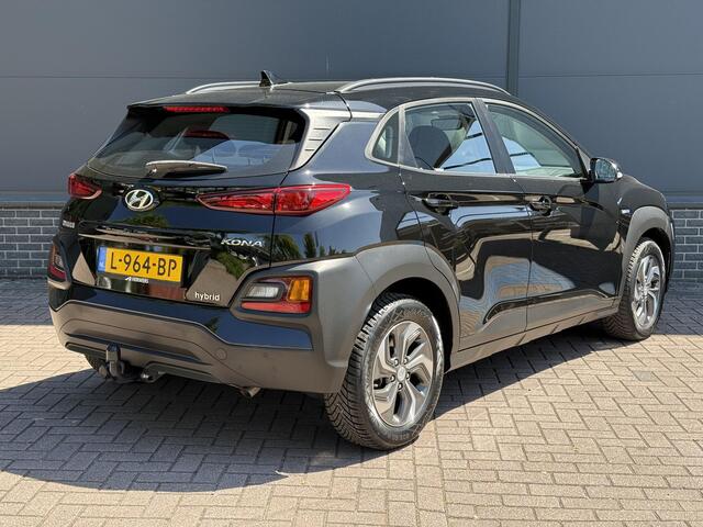 Hyundai Kona 1.6 GDI HEV Fashion / Eerste Eigenaar / Dealeronderhouden / Trekhaak / 1300KG Trekgewicht / Navigatie Via Apple carplay of Android auto / Stoel+Stuur Verwarming / Achteruitrij Camera / Blindspot /