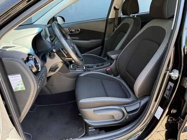Hyundai Kona 1.6 GDI HEV Fashion / Eerste Eigenaar / Dealeronderhouden / Trekhaak / 1300KG Trekgewicht / Navigatie Via Apple carplay of Android auto / Stoel+Stuur Verwarming / Achteruitrij Camera / Blindspot /