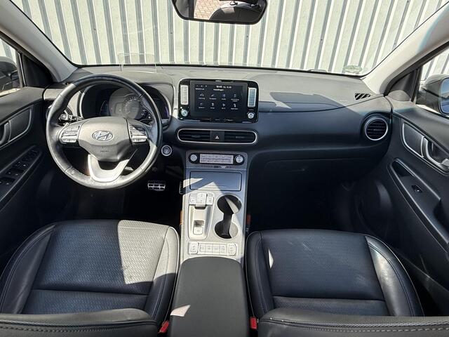 Hyundai Kona EV Premium 64 kWh / Stoel/Stuurverwarming / Stoelventilatie / Head-Up display / Keyless Entry&Start / Dodehoekdetectie / Achteruitrijcamera / Apple CarPlay/Android Auto /