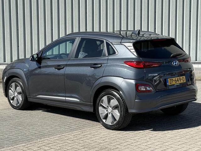Hyundai Kona EV Premium 64 kWh / Stoel/Stuurverwarming / Stoelventilatie / Head-Up display / Keyless Entry&Start / Dodehoekdetectie / Achteruitrijcamera / Apple CarPlay/Android Auto /