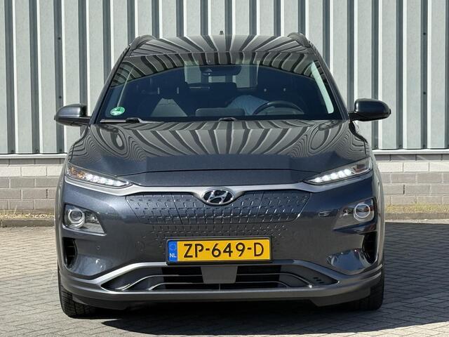 Hyundai Kona EV Premium 64 kWh / Stoel/Stuurverwarming / Stoelventilatie / Head-Up display / Keyless Entry&Start / Dodehoekdetectie / Achteruitrijcamera / Apple CarPlay/Android Auto /