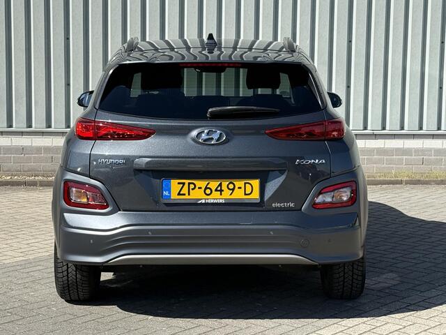 Hyundai Kona EV Premium 64 kWh / Stoel/Stuurverwarming / Stoelventilatie / Head-Up display / Keyless Entry&Start / Dodehoekdetectie / Achteruitrijcamera / Apple CarPlay/Android Auto /